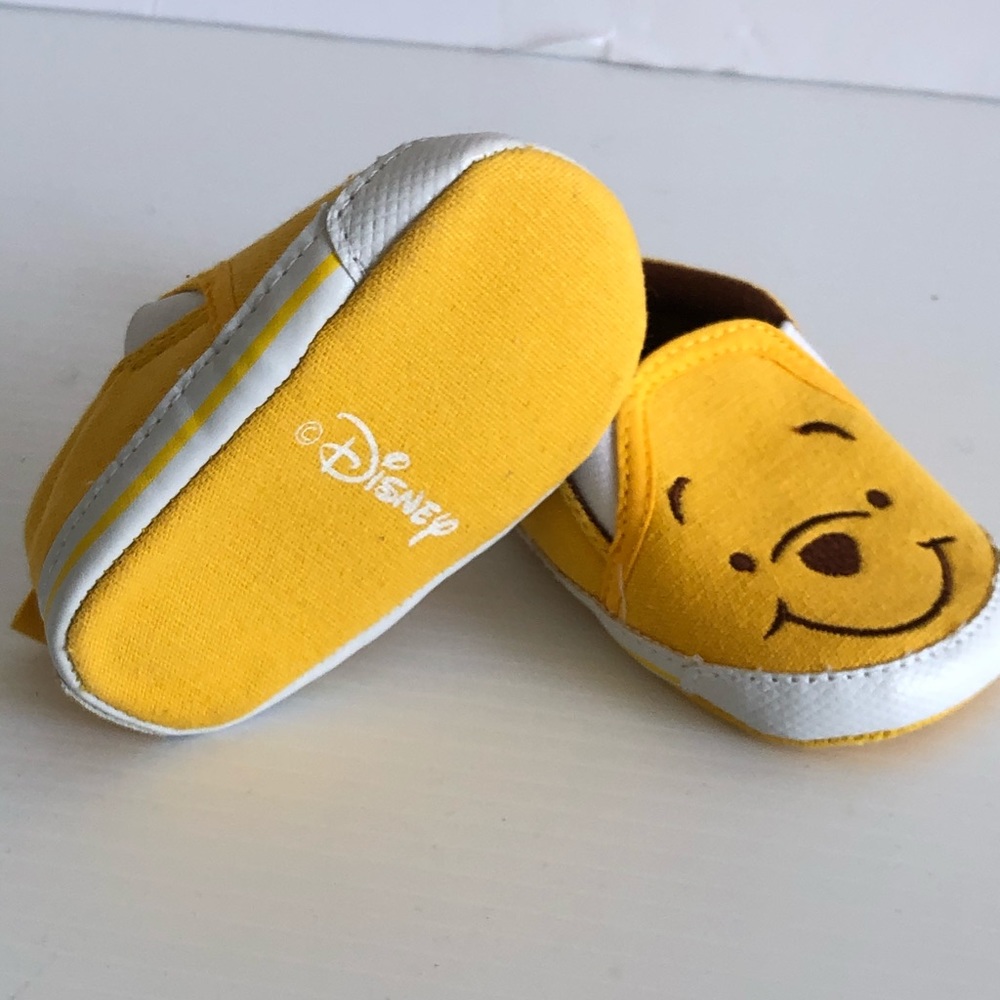 Winnie the Pooh infant Sz 6-9 months Shoe Disney